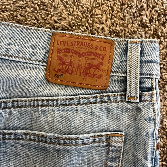 Levi’s Denim Shorts - Picture 2 of 3